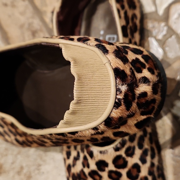 BCBGMaxAzria Animal print leather loafers size 7 - Picture 5 of 9
